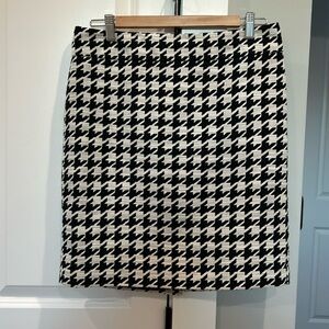 And Taylor skirt size 8 petite